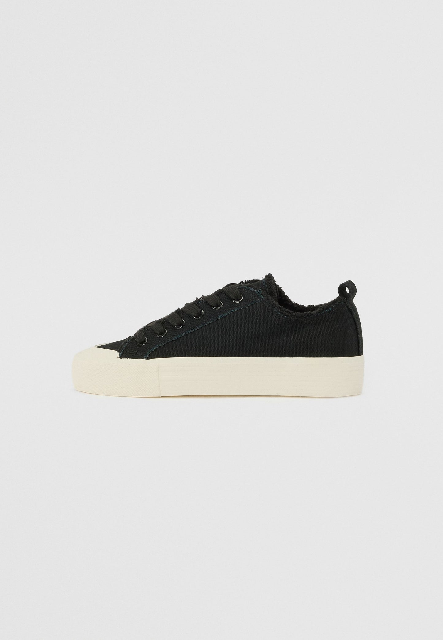 Anna Field Trainers - Leo