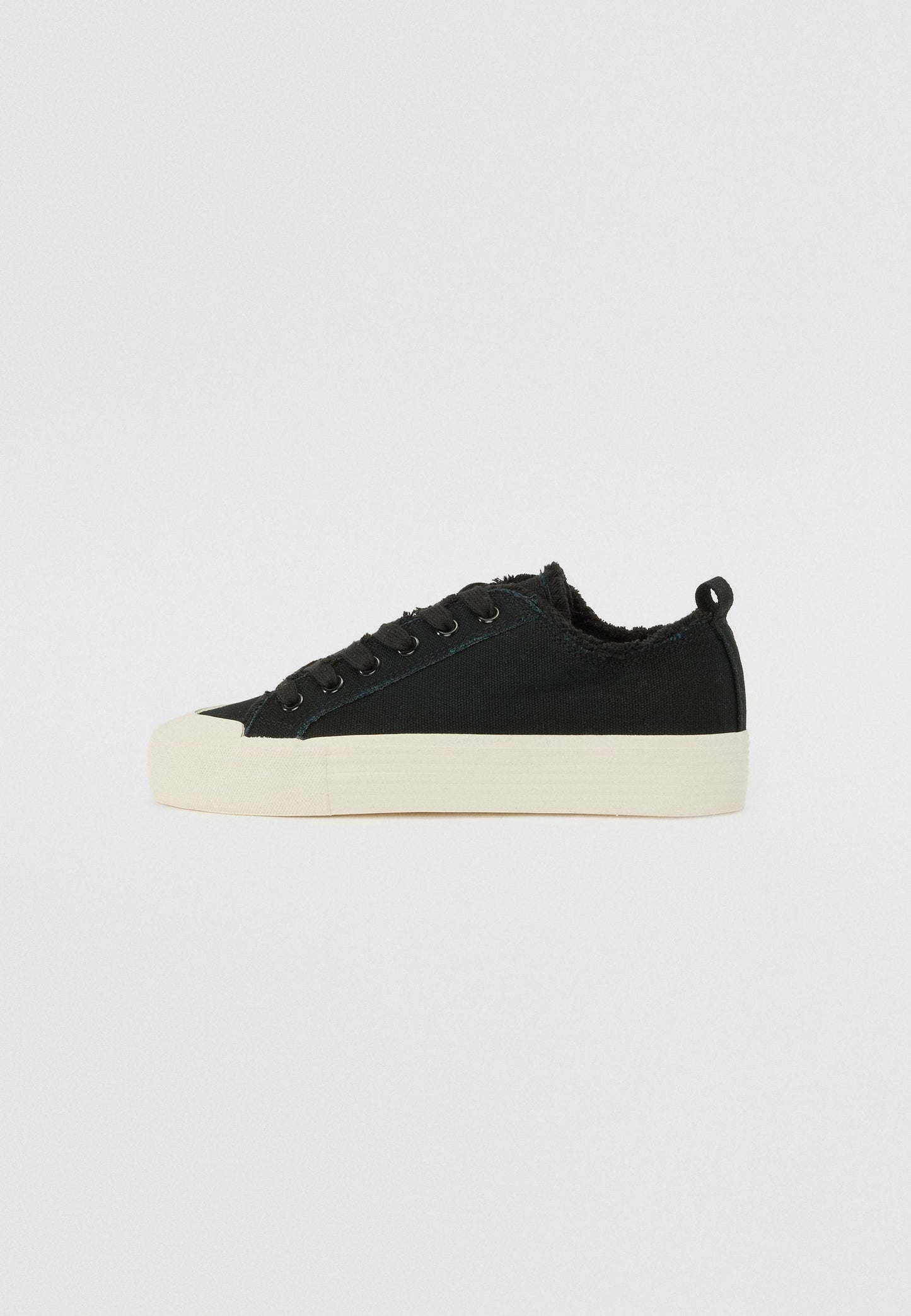 Anna Field Trainers - Leo