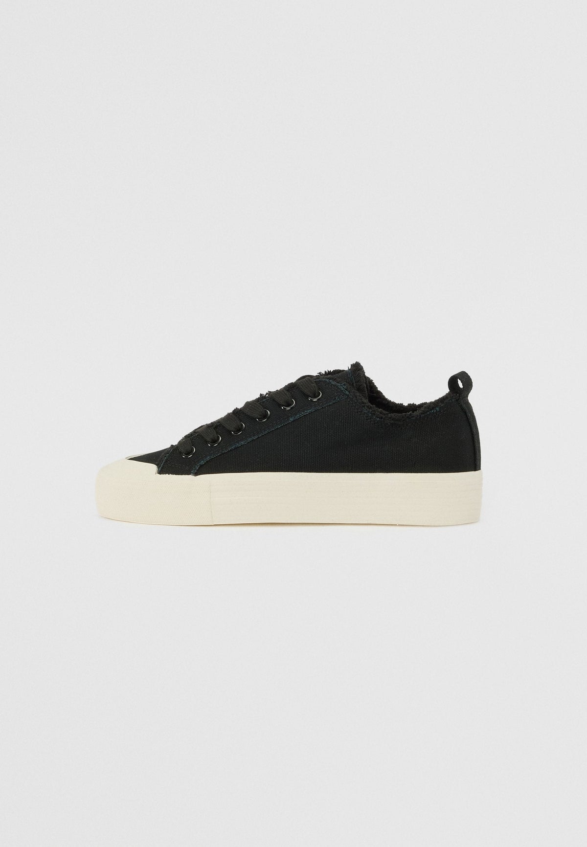 Anna Field Trainers - Leo