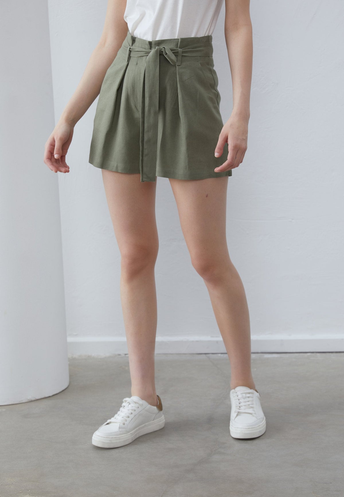 Anna Field NATURAL LINEN/VISCOSE MIX TIE WAIST SHORTS - Shorts - Olive