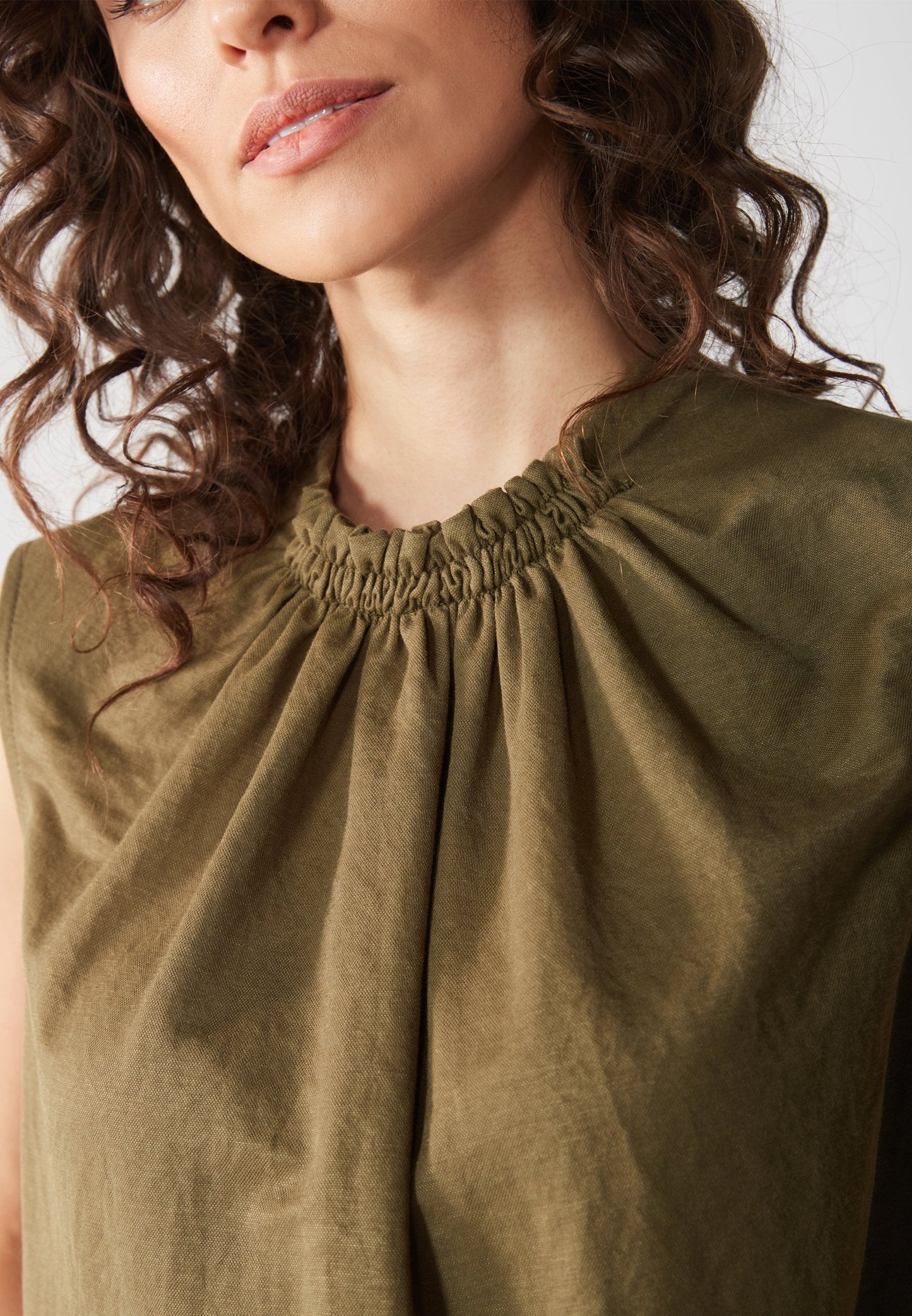Anna Field Top - Dark Olive