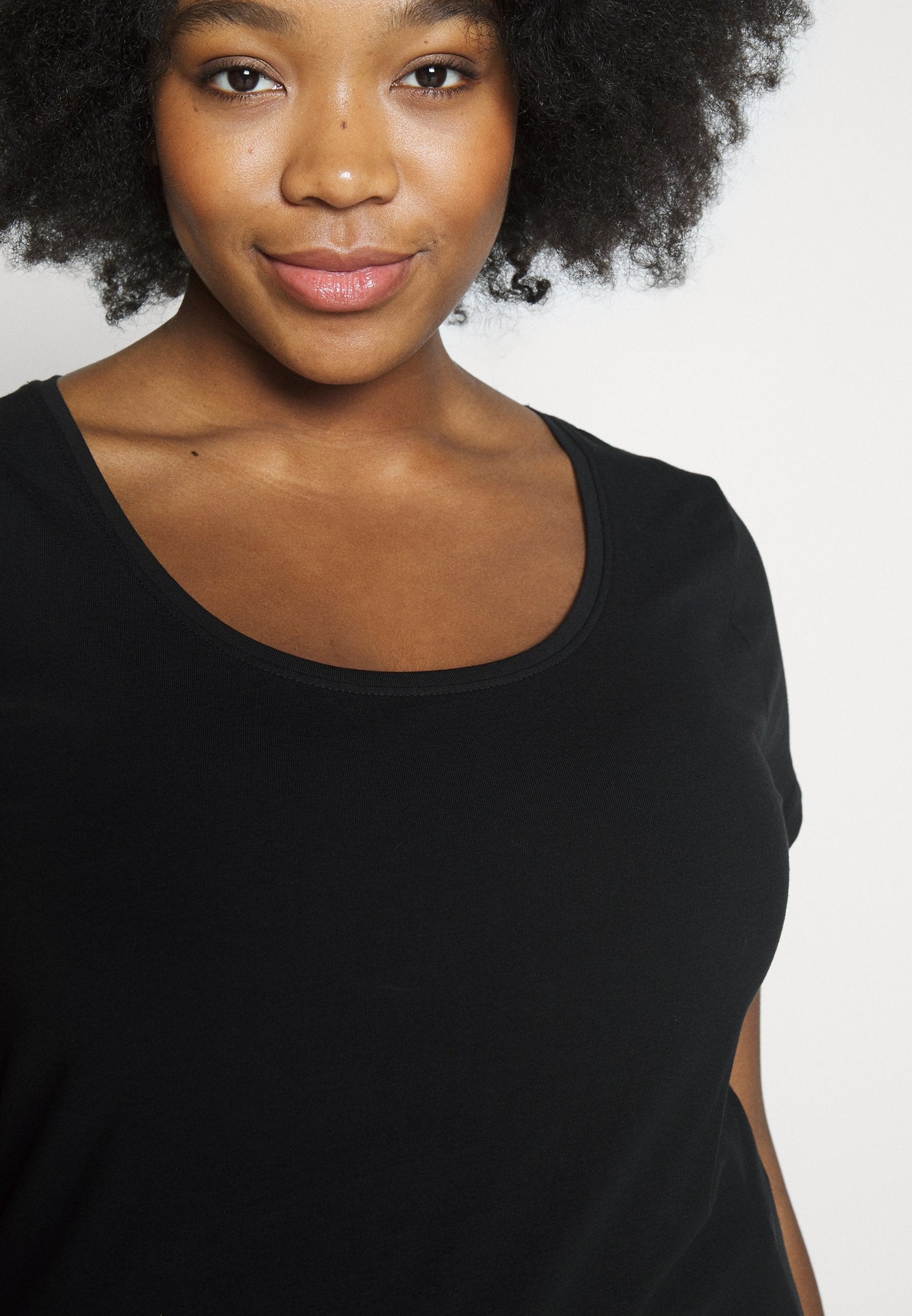Basic T-Shirt - Black, White