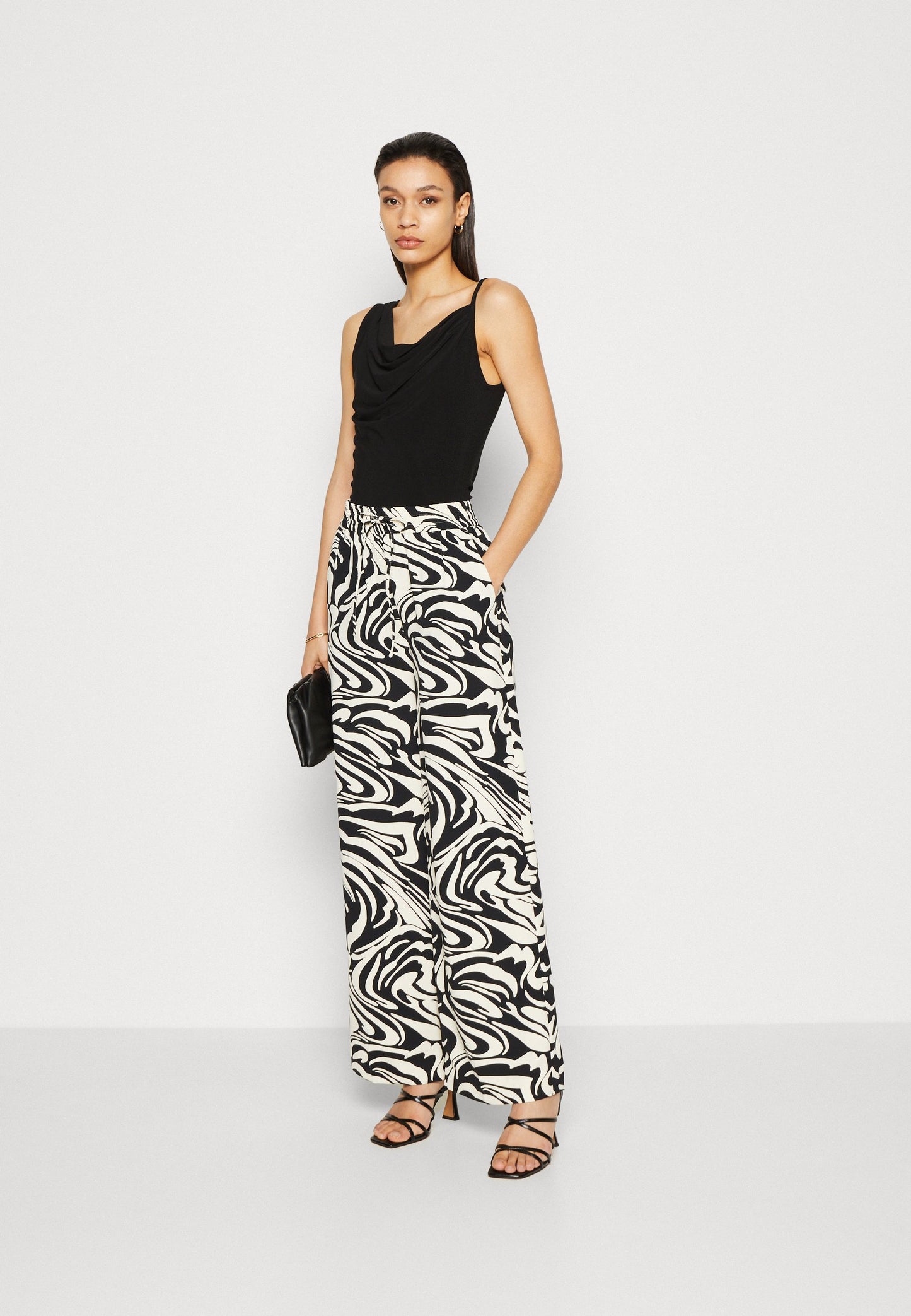 Anna Field Top - Black