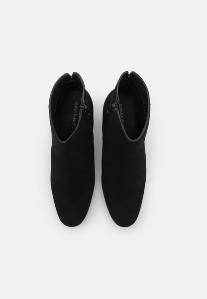  Leather - Classic Ankle Boots - Black