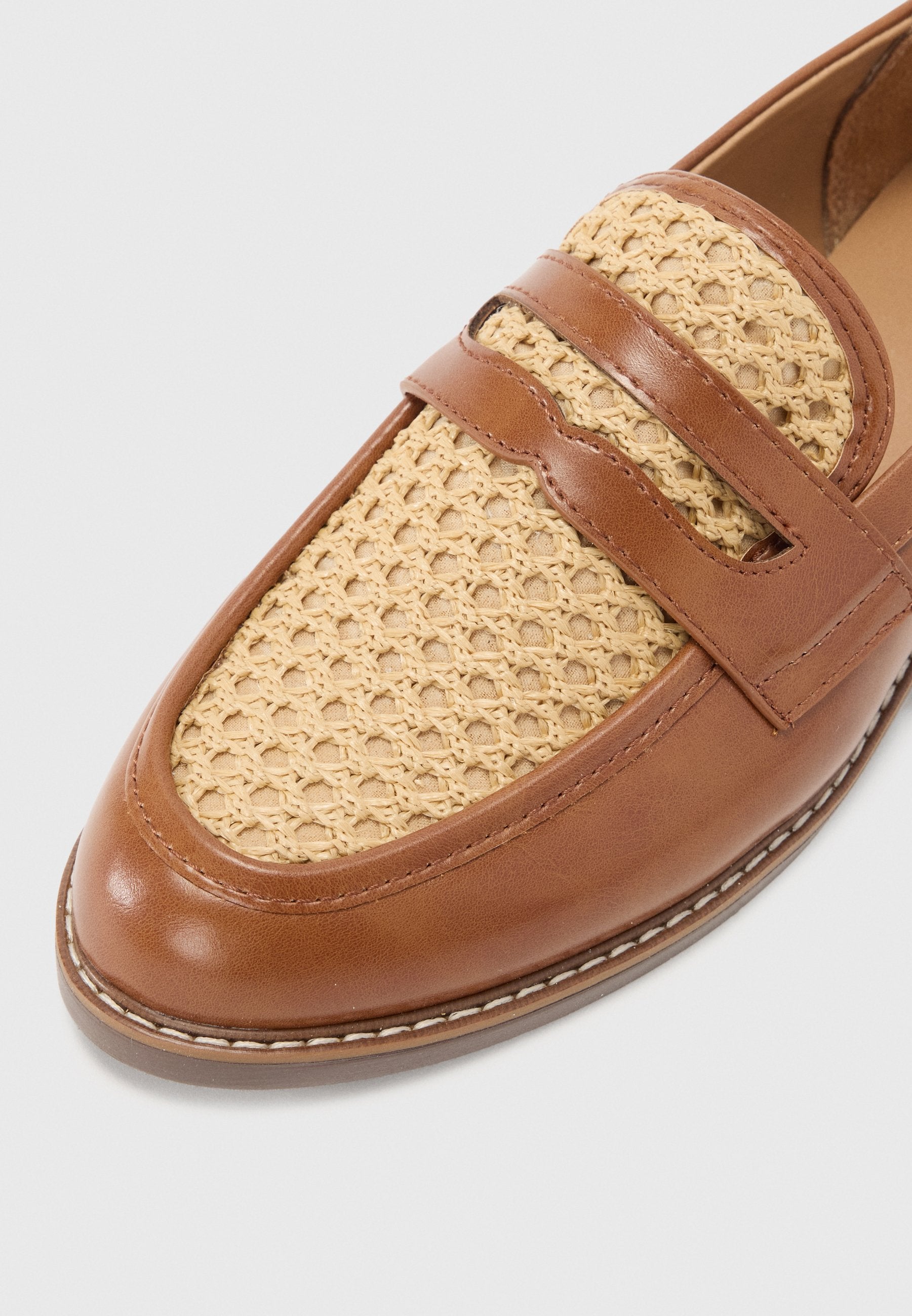 Anna Field Moccasins - Brown/beige
