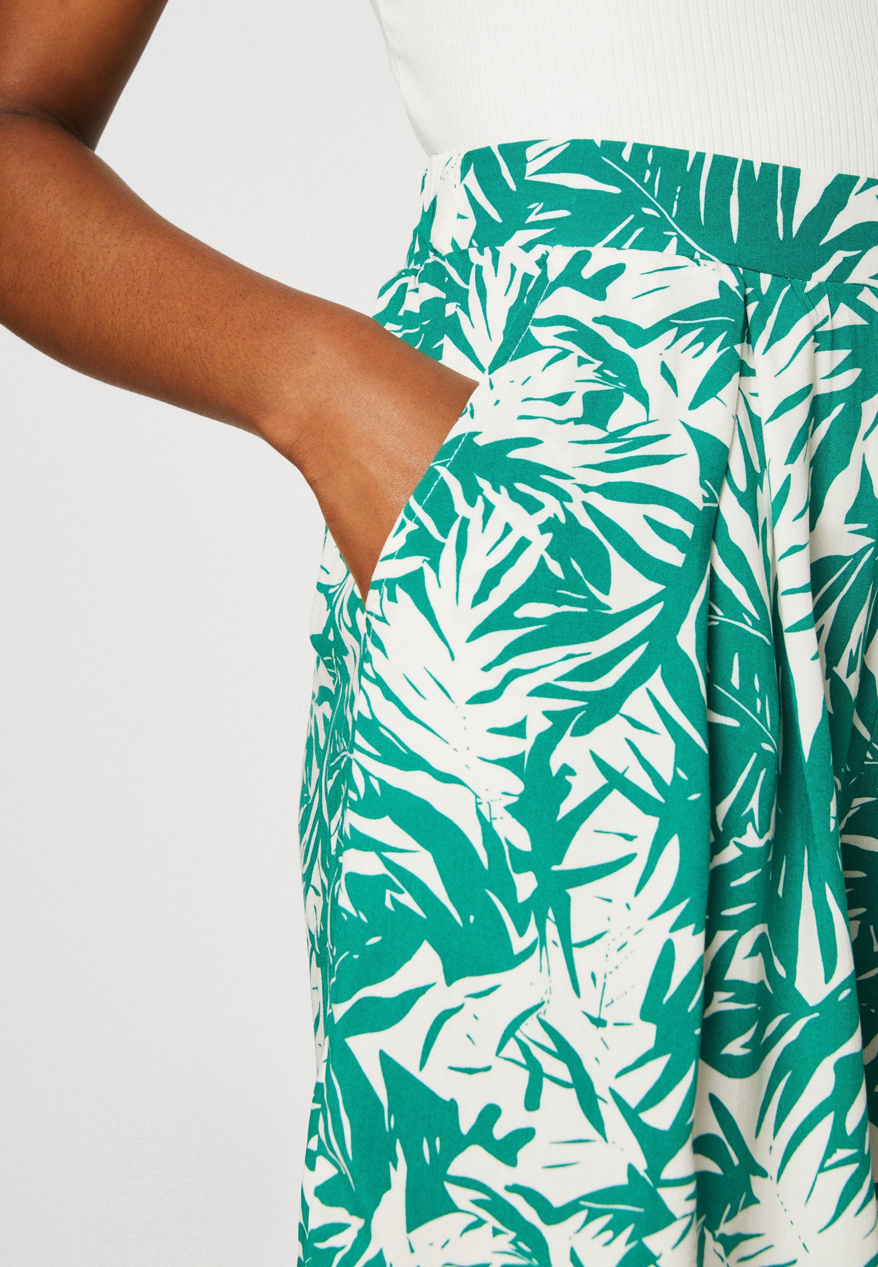 Anna Field Shorts - Green/Off White