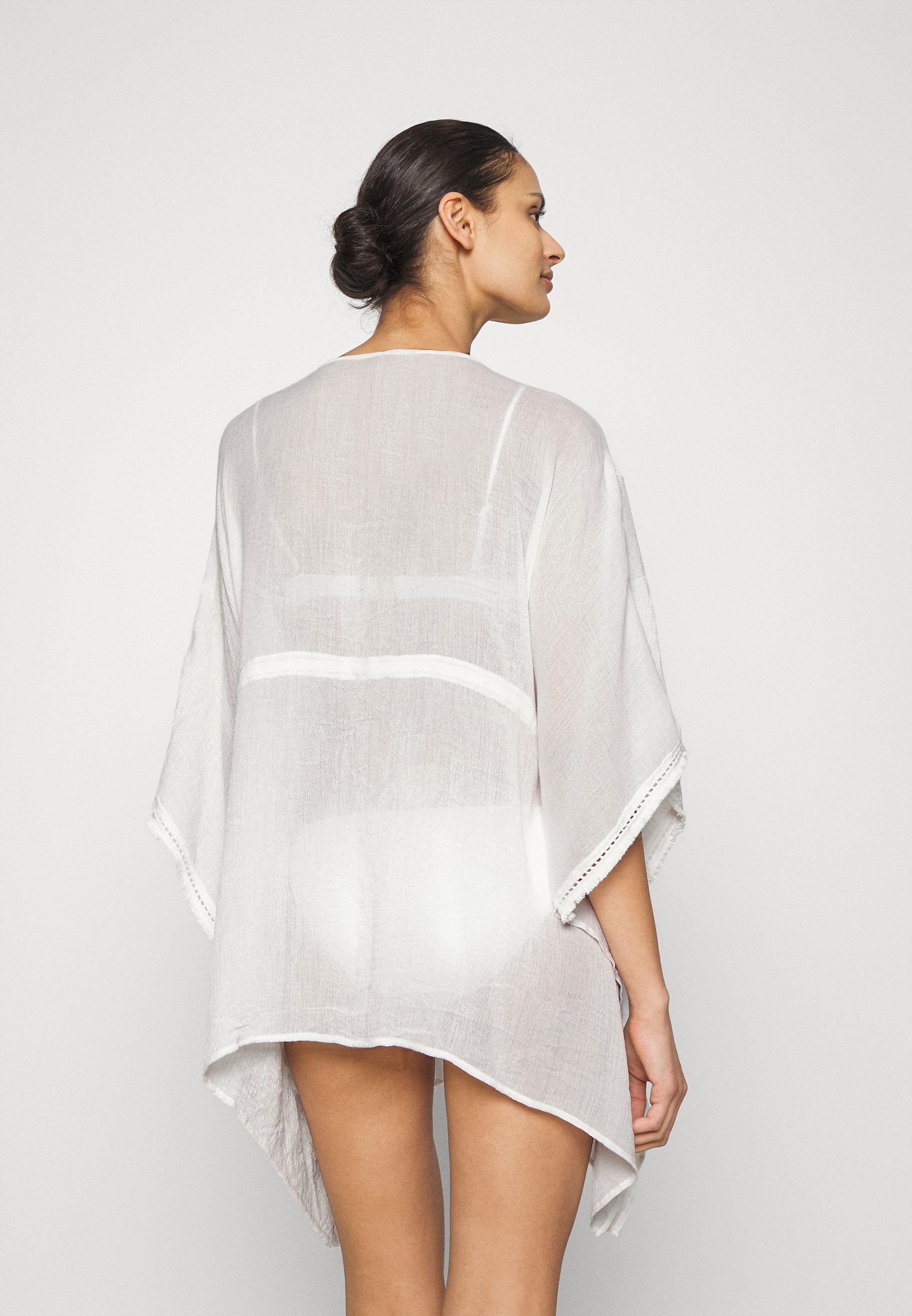 Anna Field Beach Accessory -White