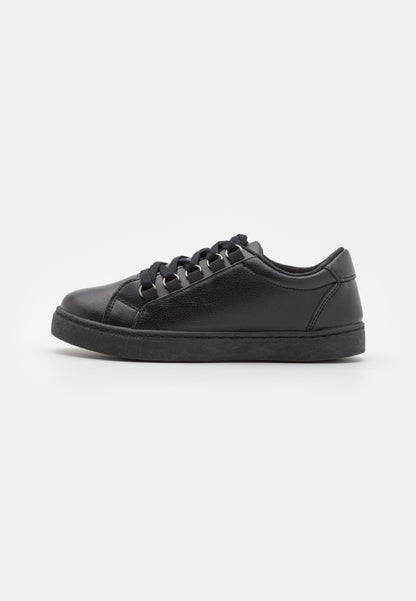 Anna Field Trainers - Trainers