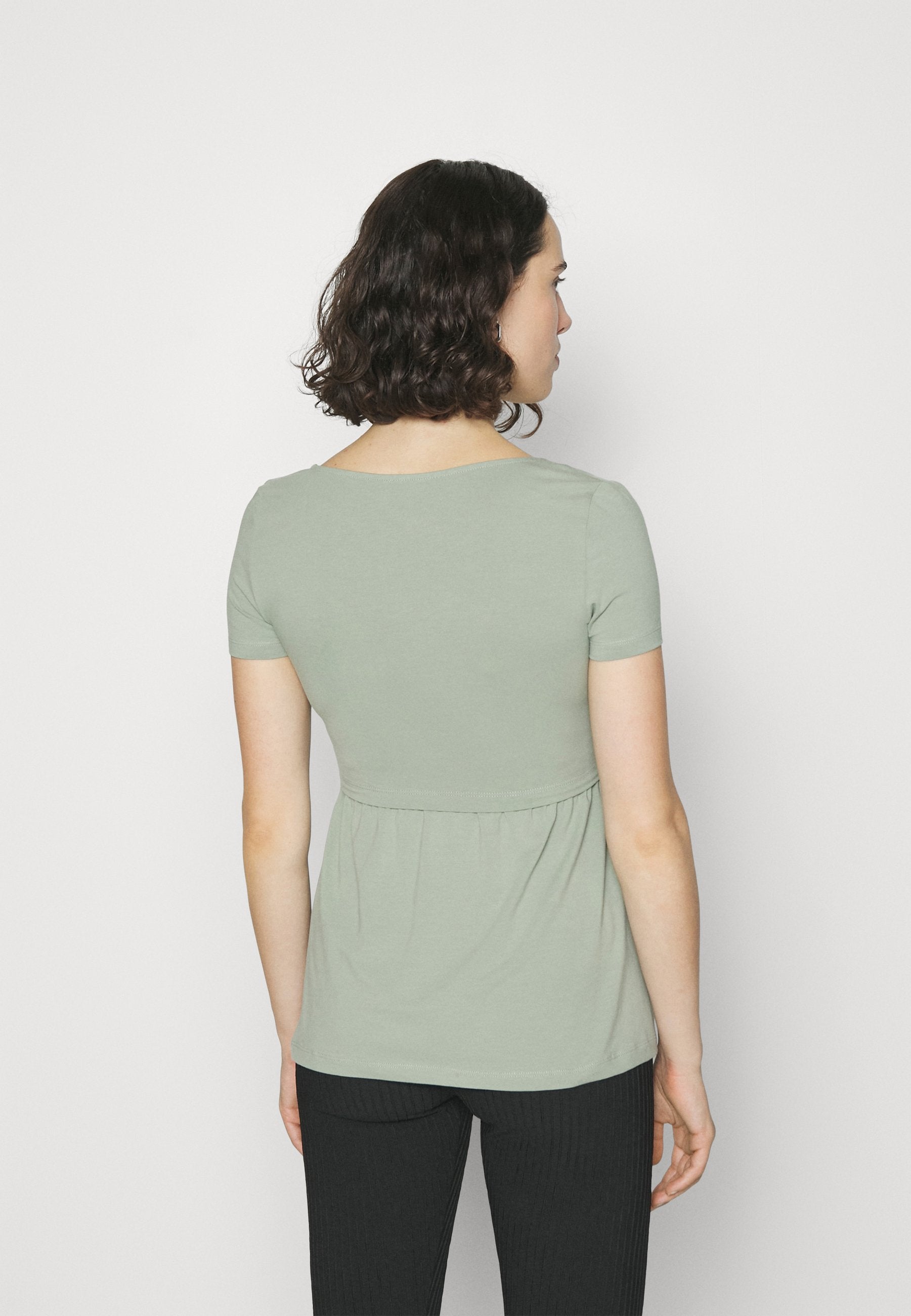  Basic T-Shirt - Basic T-Shirt