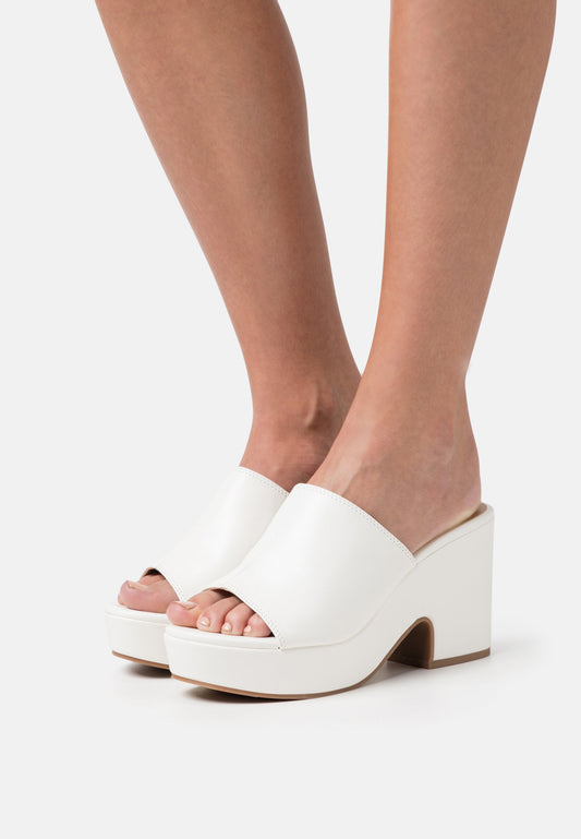  Wide Fit - Heeled Mules -White