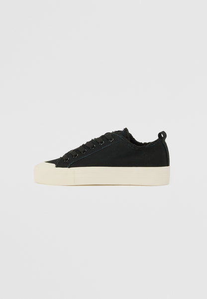 Anna Field Trainers - Leo