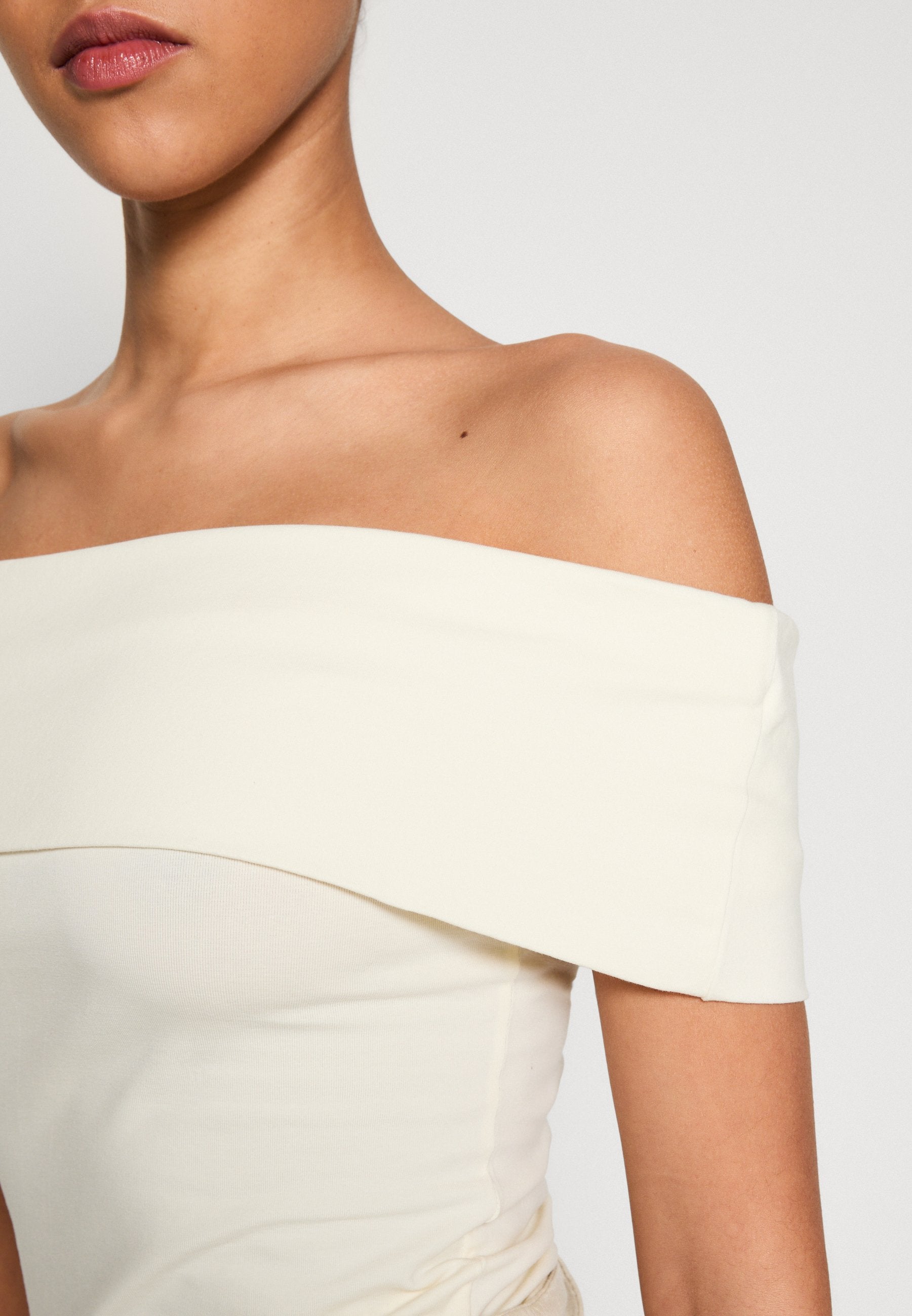 Anna Field OFF SHOULDER TOP - Basic T-shirt - Off-white