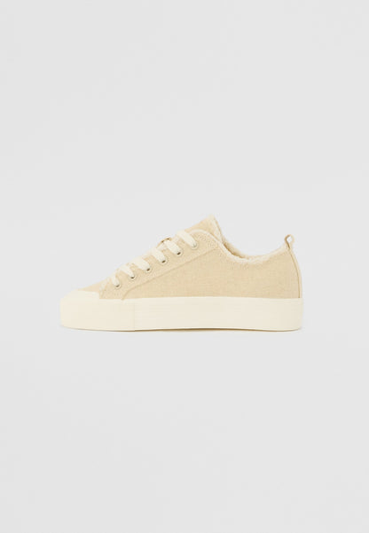 Anna Field Trainers - Leo