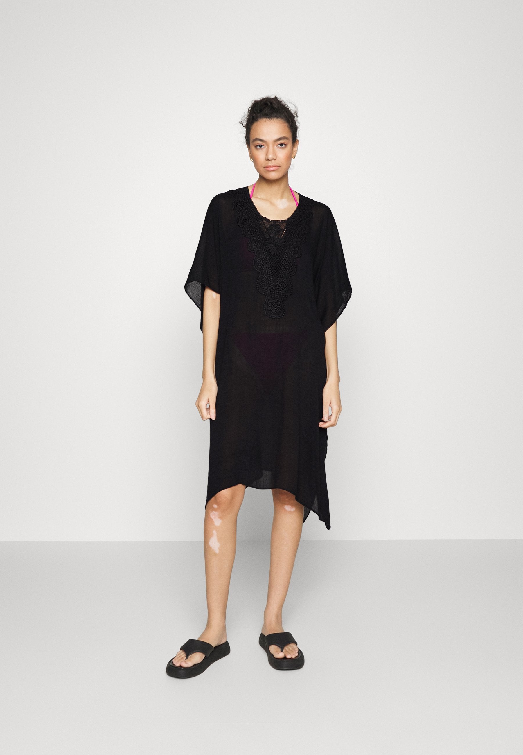 Anna Field Beach Accessory - Black