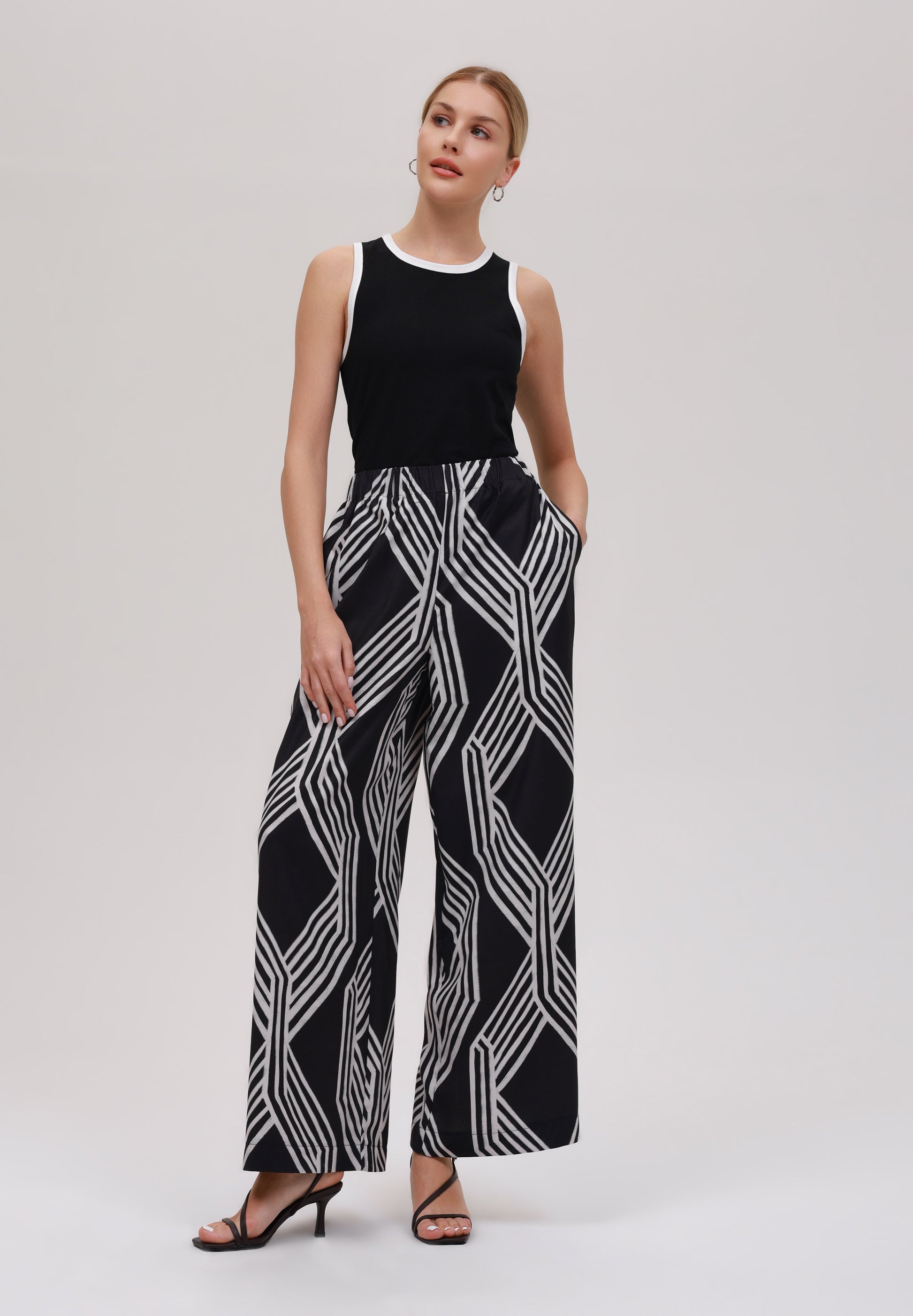 Anna Field Trousers - White/black
