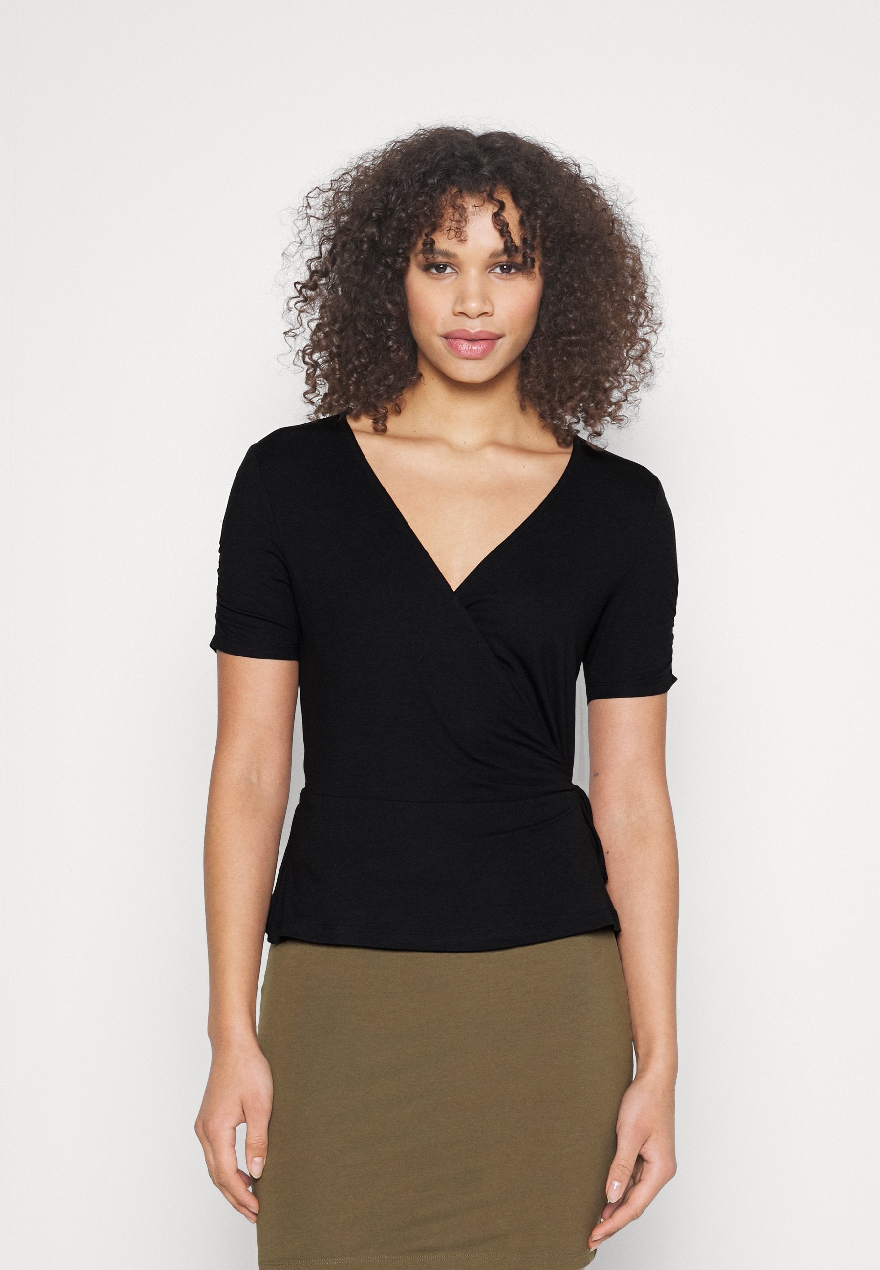  Tall Wrap OverGathering Sleeves - Basic T-Shirt - Black