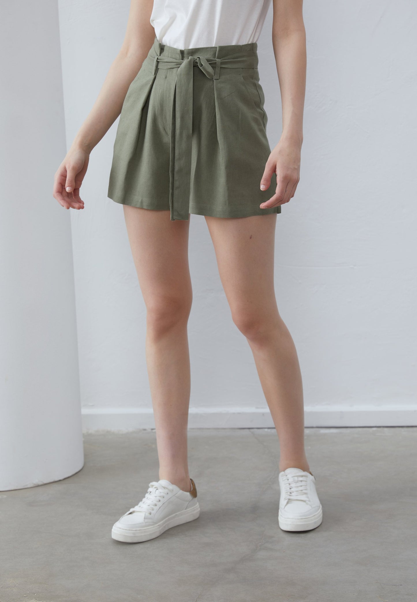 Anna Field NATURAL LINEN/VISCOSE MIX TIE WAIST SHORTS - Shorts - Olive