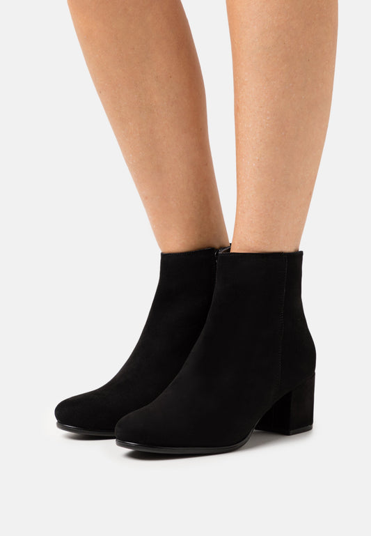  Leather - Classic Ankle Boots - Black