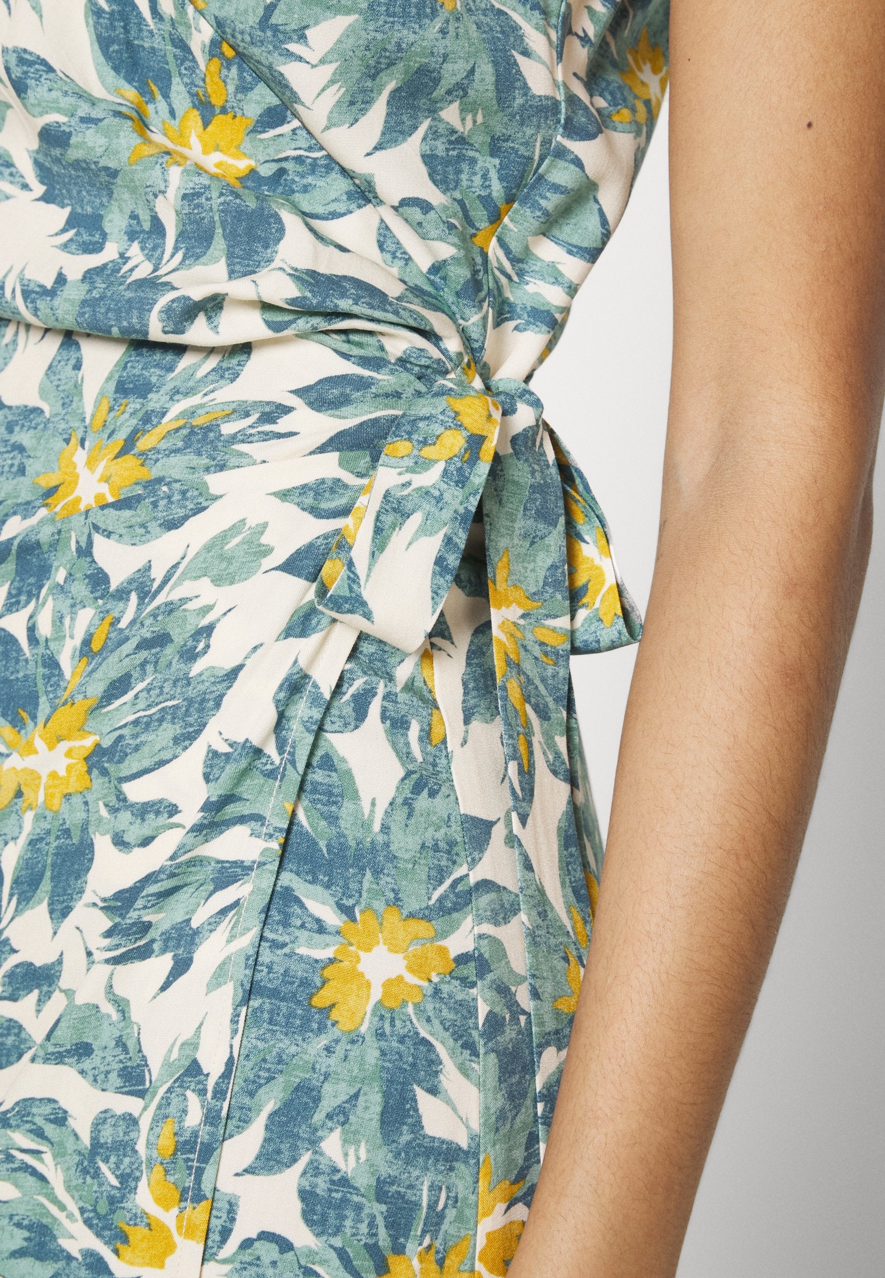Anna Field Woven Wrap Dress - Day Dress - Multi/Green