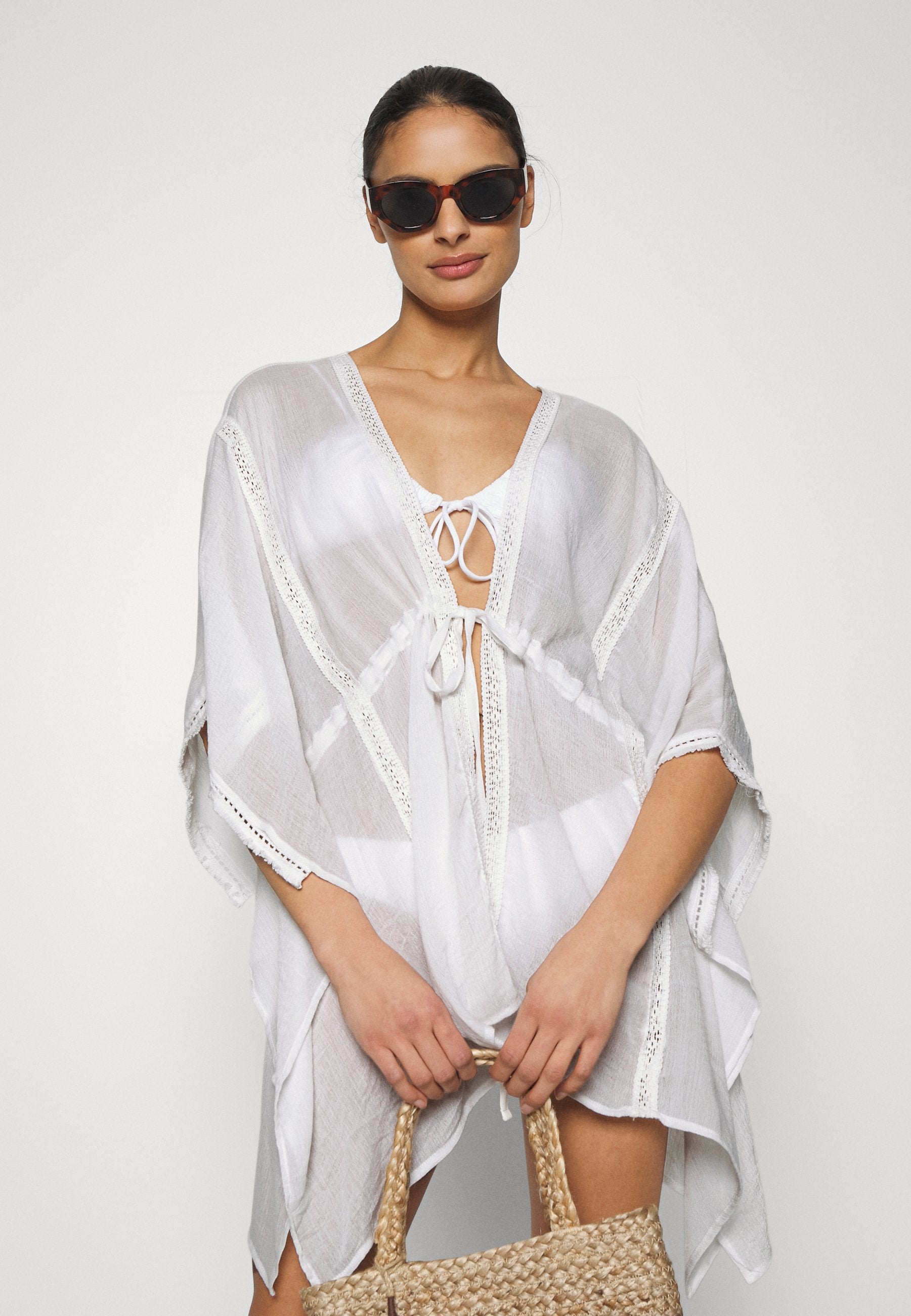 Anna Field Beach Accessory -White