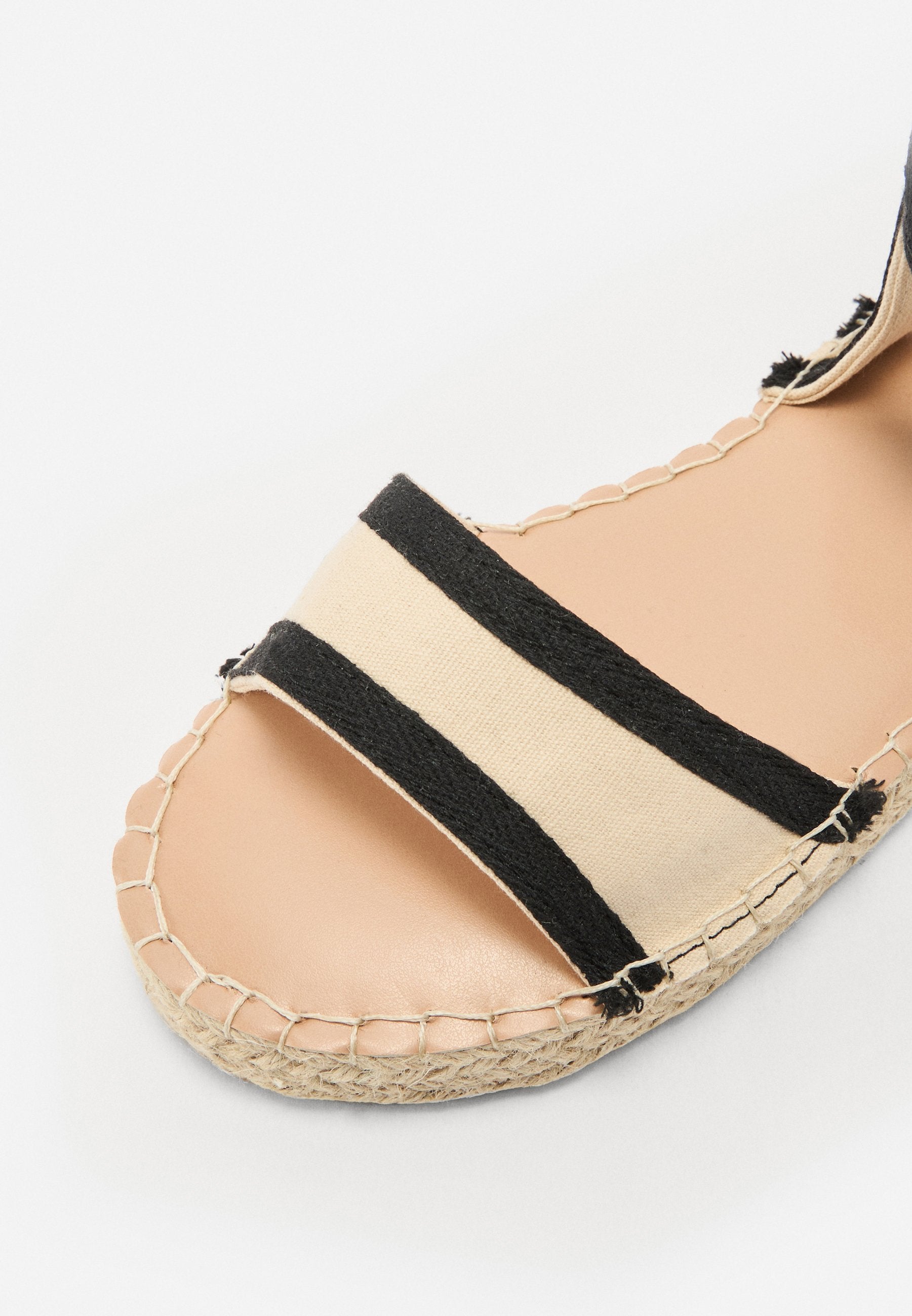  Ankle Cuff Sandals - Beige/black
