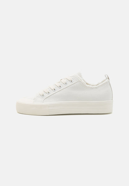 Anna Field Trainers - Leo