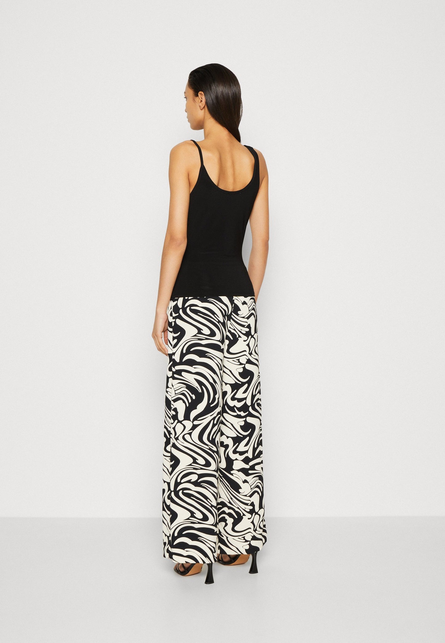Anna Field Top - Black