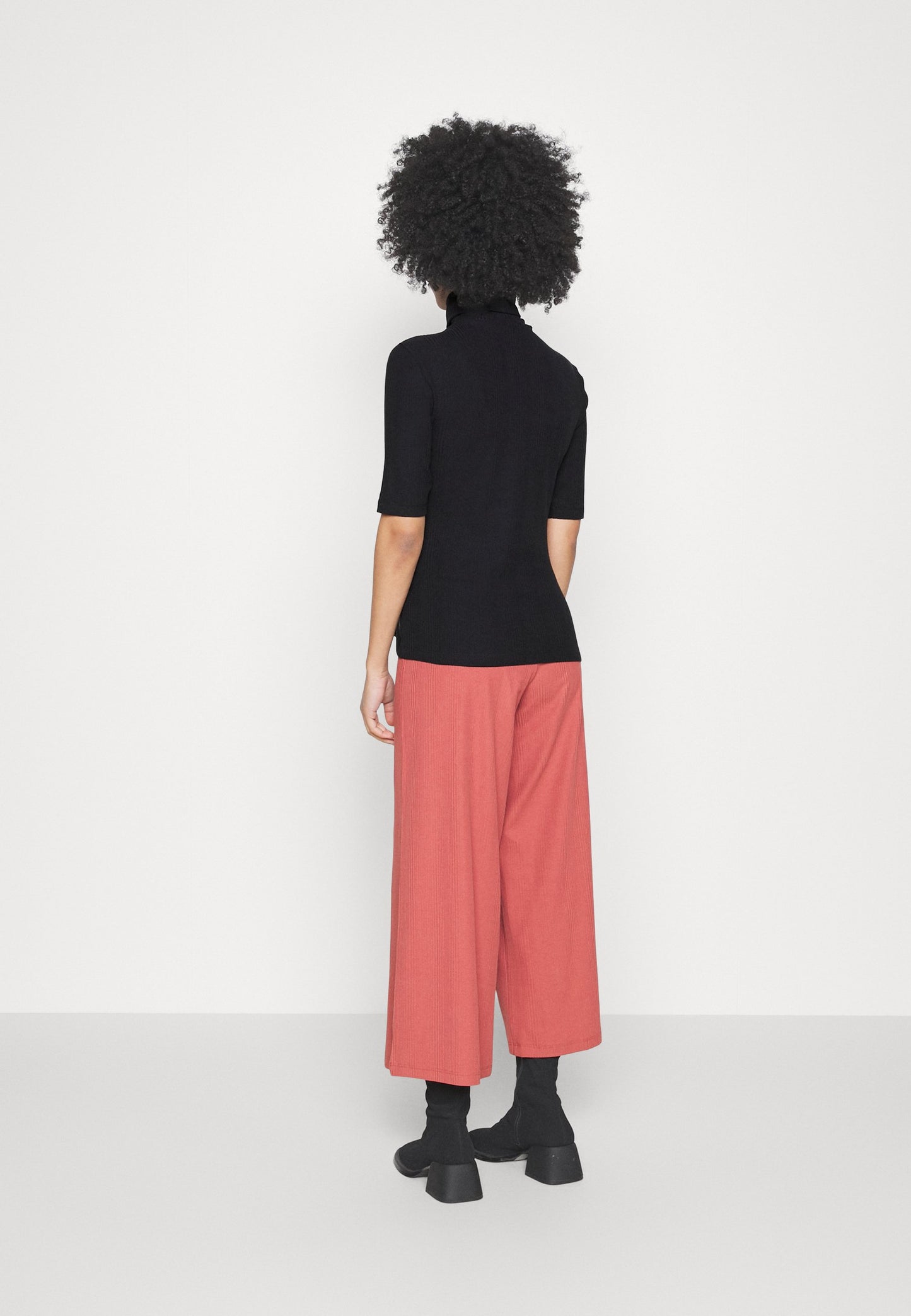  Basic T-Shirt - Black